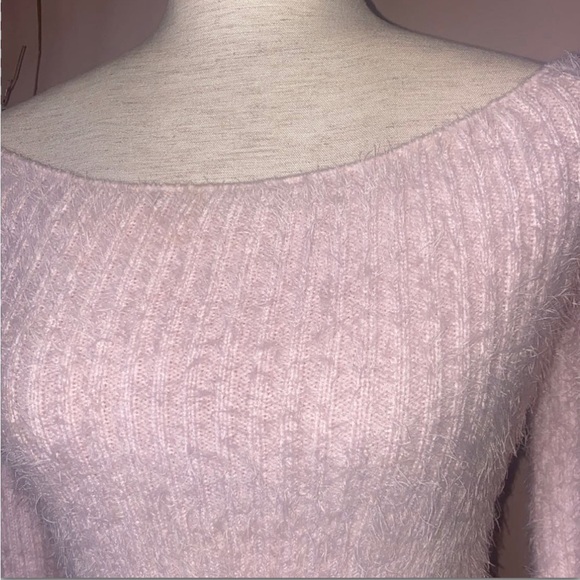 🚫SOLD🚫NWOT Windsor off the shoulder eyelash/ fuzzy knit cropped  sweater sz M - Picture 5 of 10